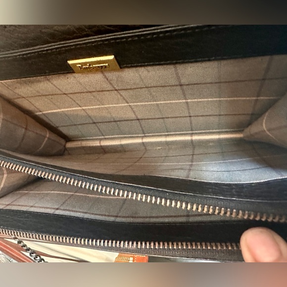 Burberrys black wristlet, clutch. Leather. Amazing vintage piece. Note pics. - Picture 10 of 16
